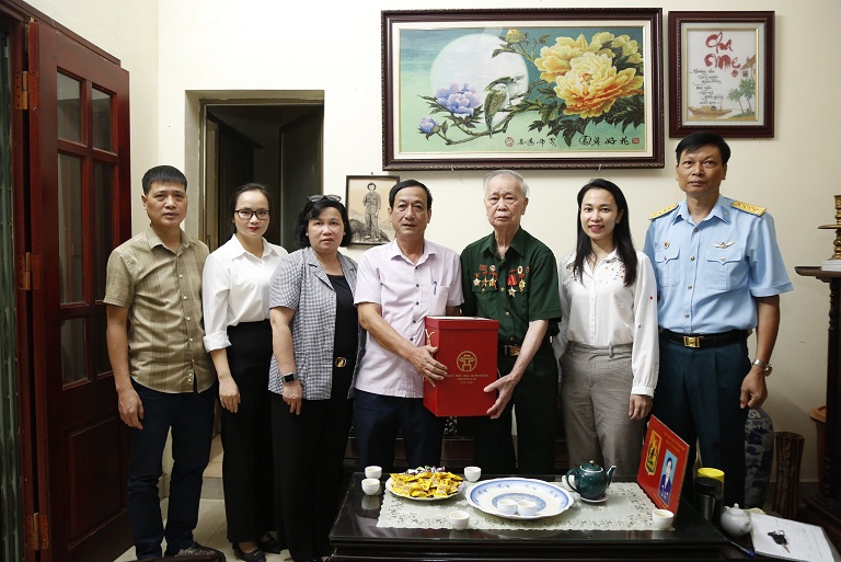 Tang qua HA CAU 75.jpg